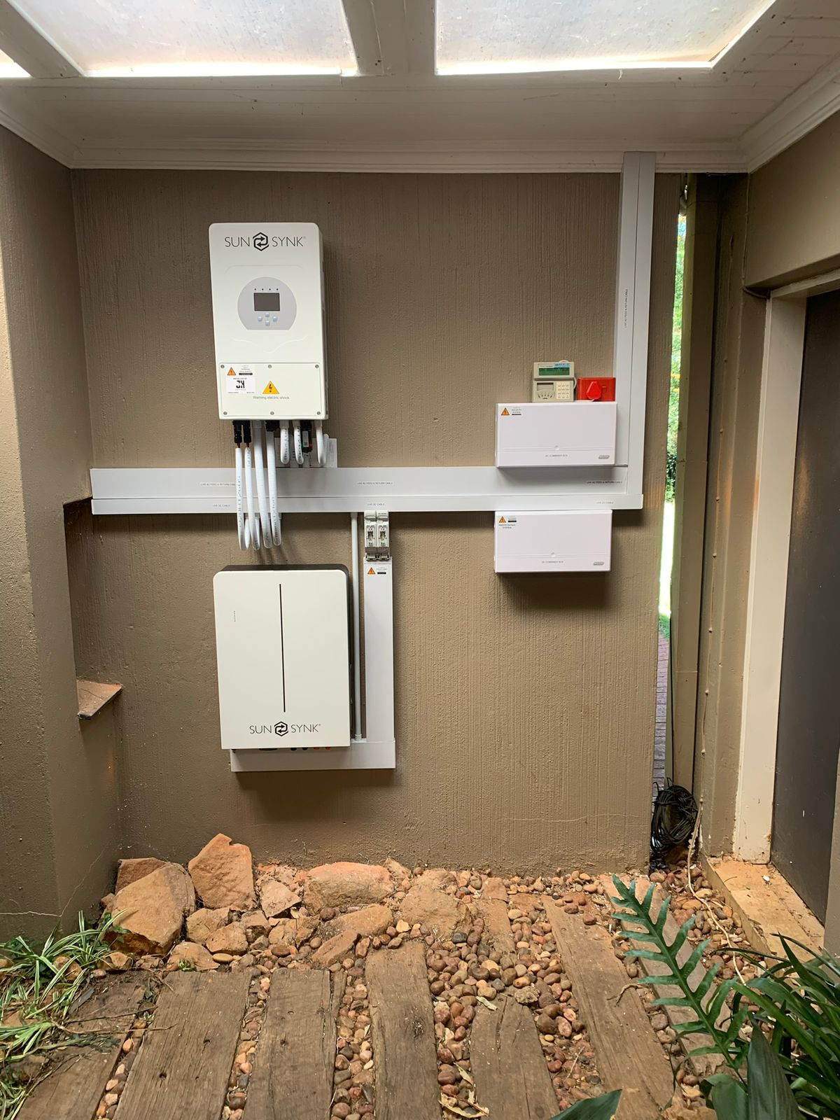 Compact Sunsynk electrical installation with battery system